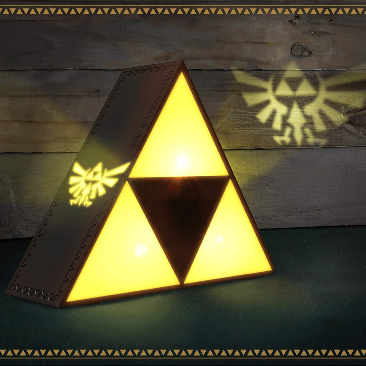 Lampada LED Zelda Triforza – Luce Notturna USB Con Cambio Colore – Ispirata A Hyrule E The Legend Of Zelda