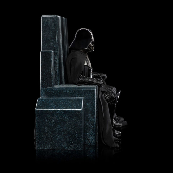 Star Wars estatua de Darth Vader en el trono
