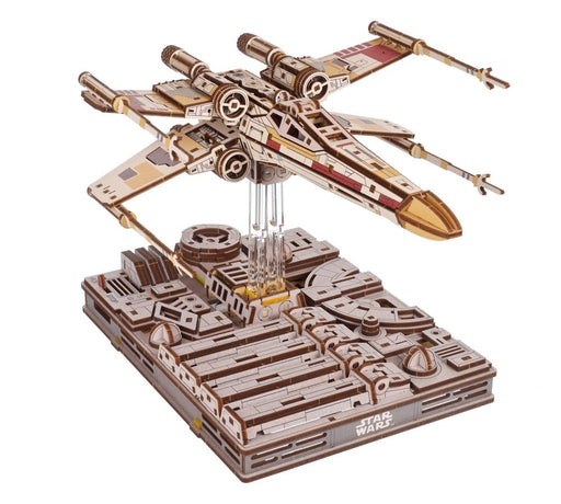 Kit di modellismo in legno Star Wars X-Wing Starfighter di Luke Skywalker