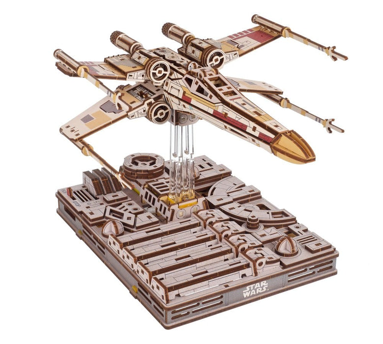 Kit di modellismo in legno Star Wars X-Wing Starfighter di Luke Skywalker